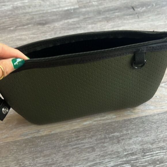 Dark Green Coated Neoprene - Cosmetic Case - NEW   NWT - Picture 5 of 9